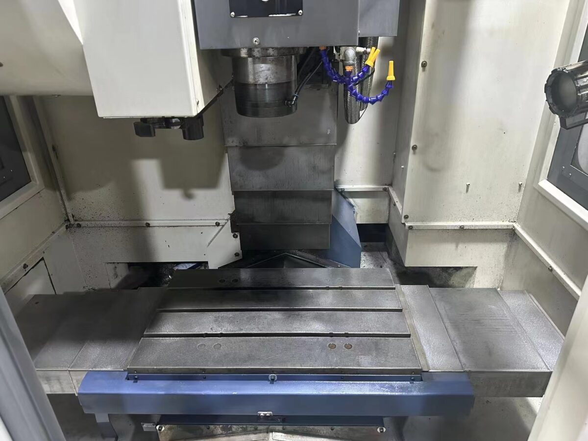 FV56A Serviceable Machining Center