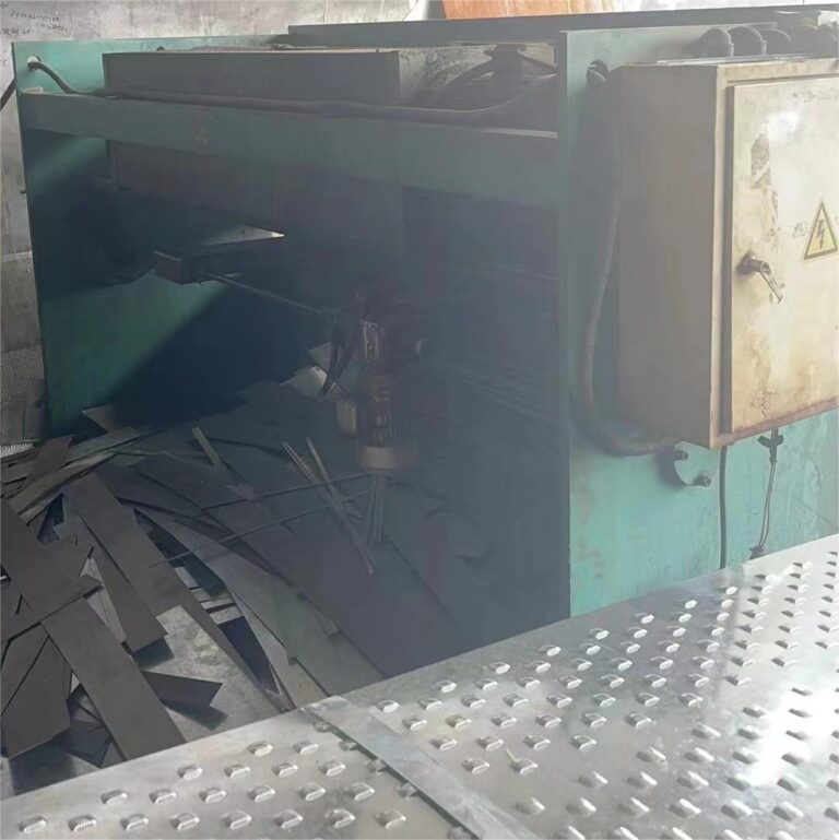 เครื่องตัดลูกตุ้มหยกเหลว