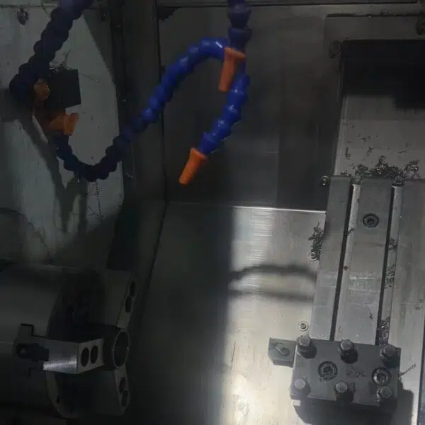 YY46 Obsluhovatelný CNC soustruh