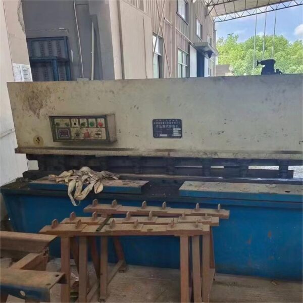 QC12Y-6X2500 Hydraulic Swing Shears