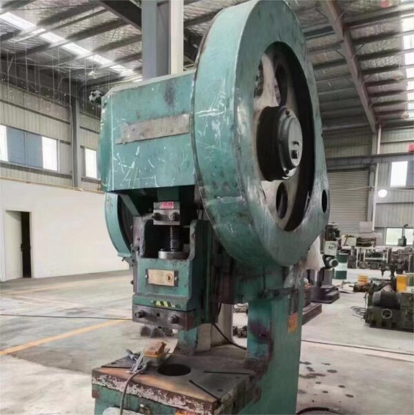 เครื่องเจาะ 63 ตัน