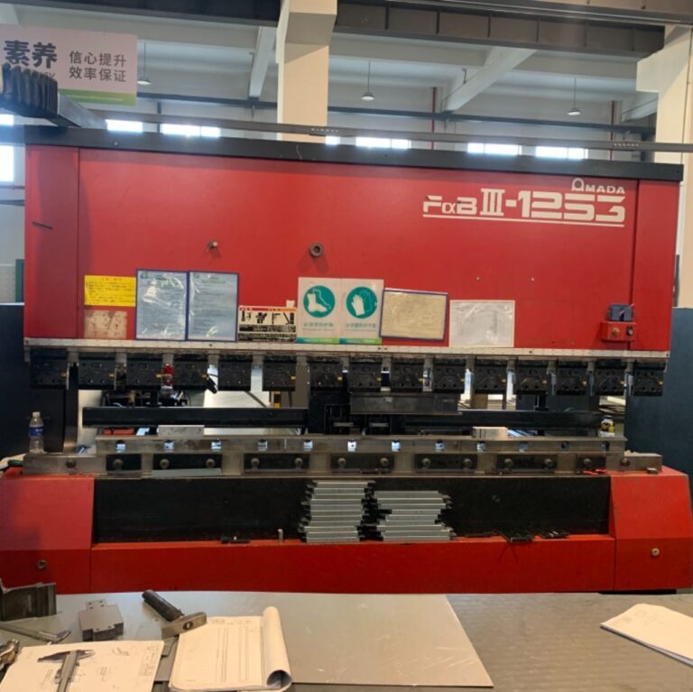 مكبس الثني اليدوي AMADA 1253