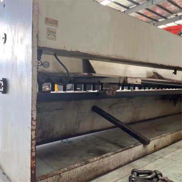 QC12Y-6X2500 Hydraulic Swing Shears