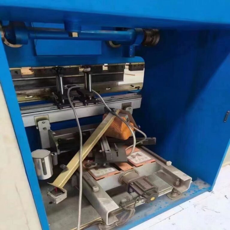 Hydraulický CNC ohraňovací lis