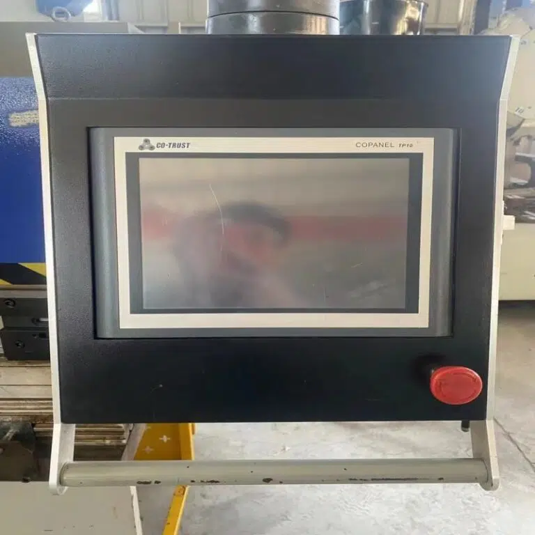 Potente máquina dobladora hidráulica CNC