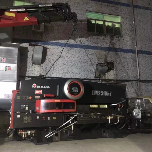 เครื่องพันช์ป้อมปืน AMADA EM2510 NT มือสอง