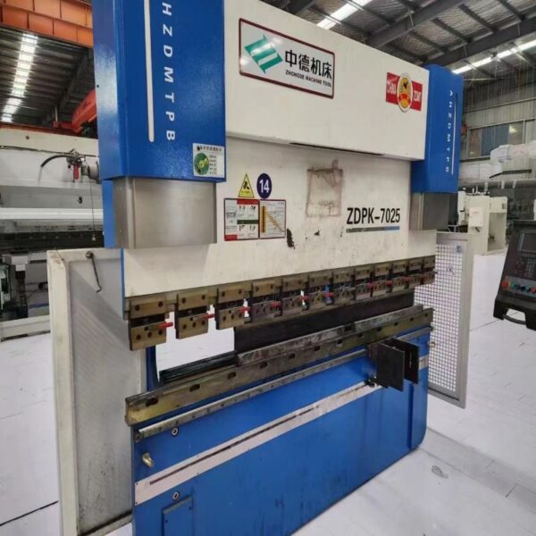 WC67K-70X2500 CNC Hydraulic Bending Machine