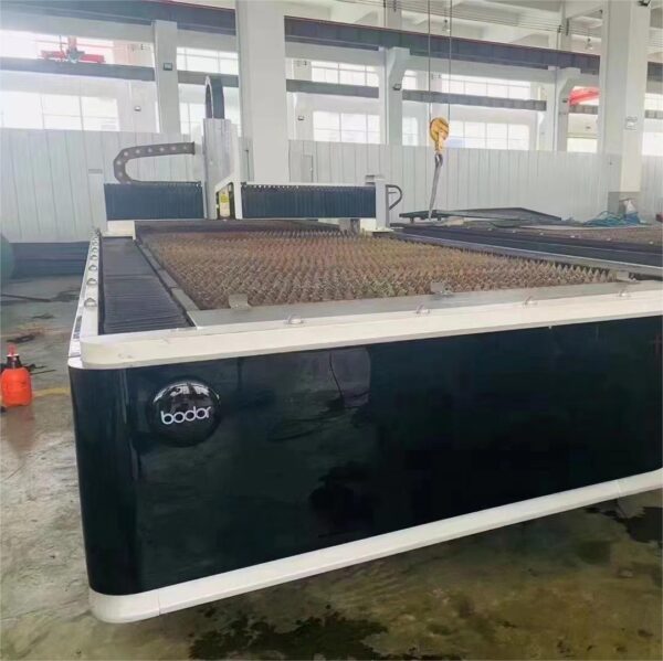 เครื่องตัดเลเซอร์ประสิทธิภาพสูง 3000W