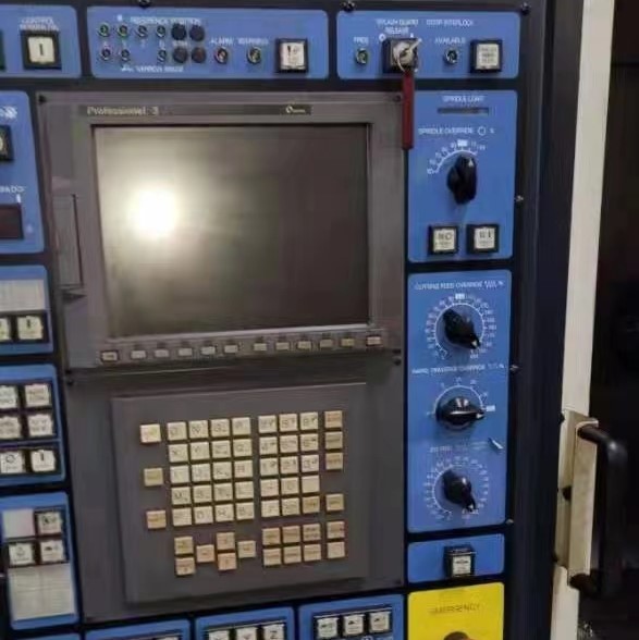 Gebrauchtes MAKINO A61 Bearbeitungszentrum