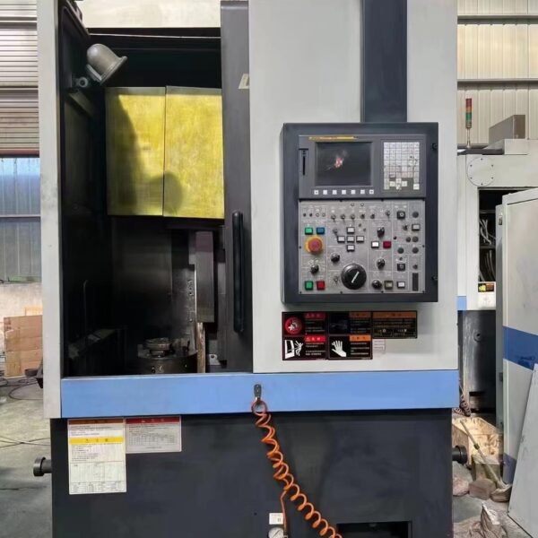 DOOSAN PUMA405 Machining Center