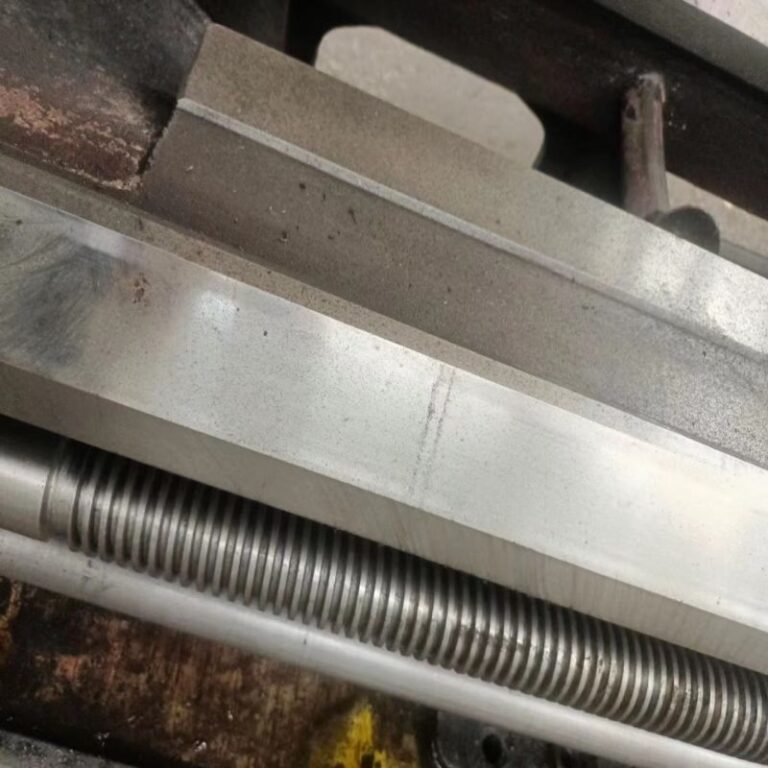 Torno CFW611253
