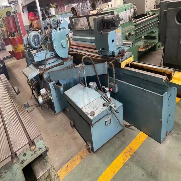 Mașină universală de rectificat cilindric