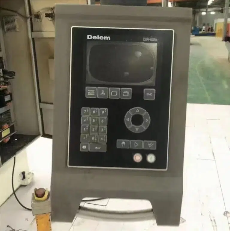 Prensa plegadora CNC de 170 toneladas con sistema flexible