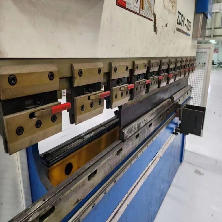 WC67K-70X2500 CNC Hydraulic Bending Machine