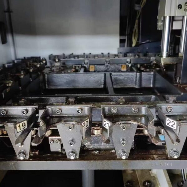 Used MAKINO V33 Machining Center