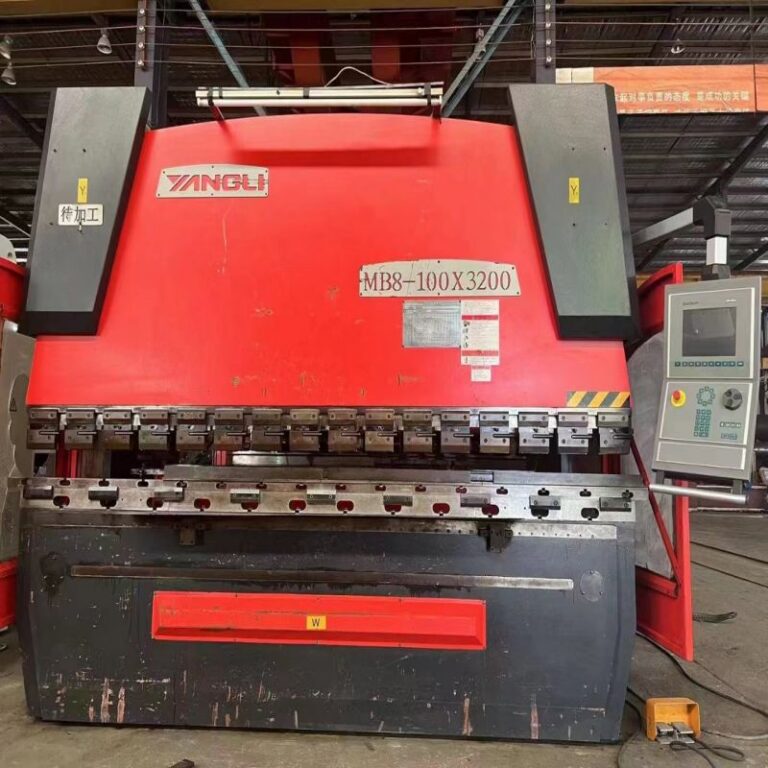 Máy uốn CNC chuyên nghiệp