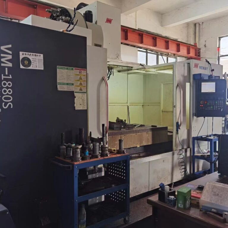 Used VIGERT VM1880 Machining Center