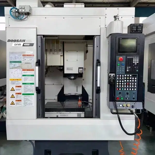 مركز تصنيع فعال DOOSAN DNM4050