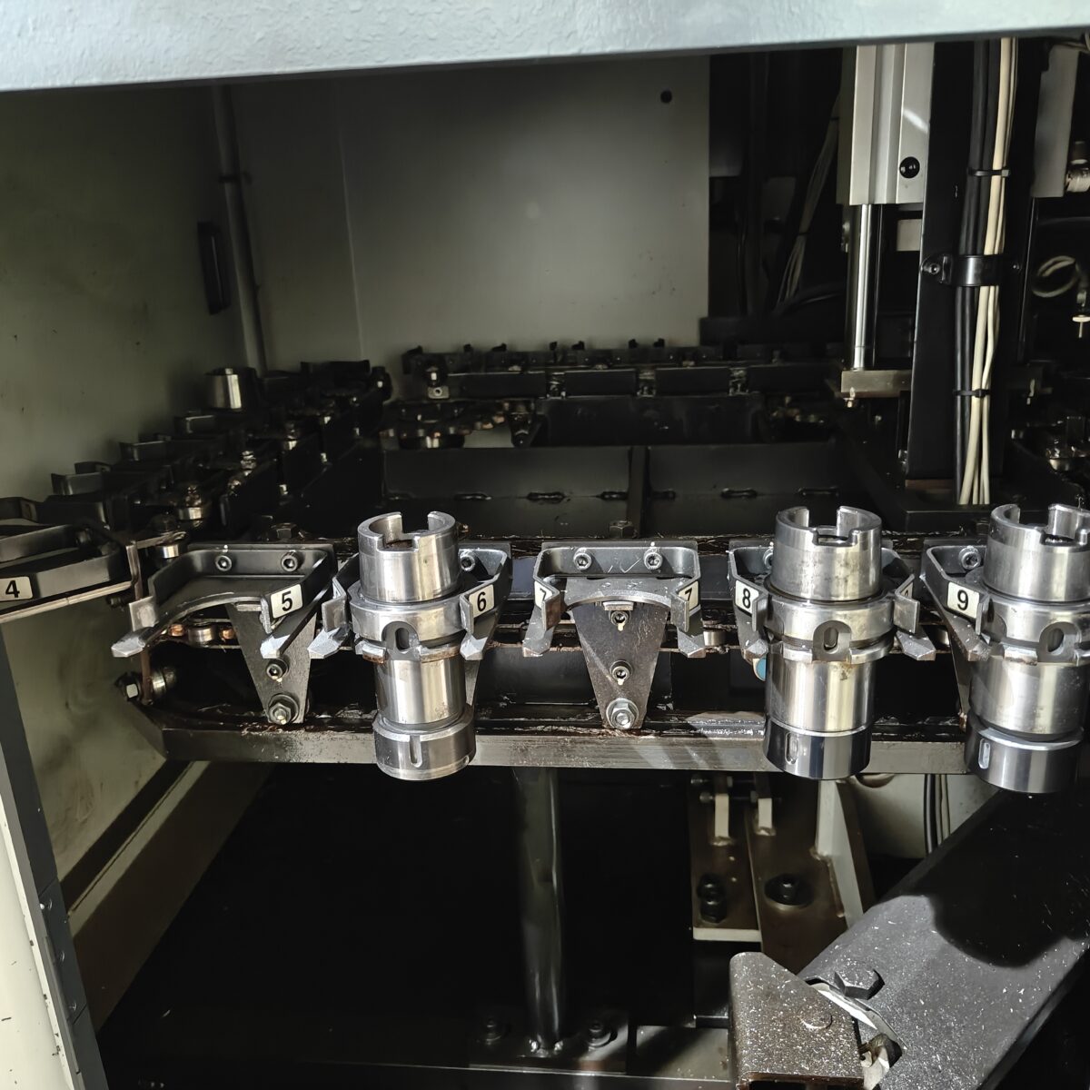 Trung tâm gia công MAKINO V33-5XBHSKF63