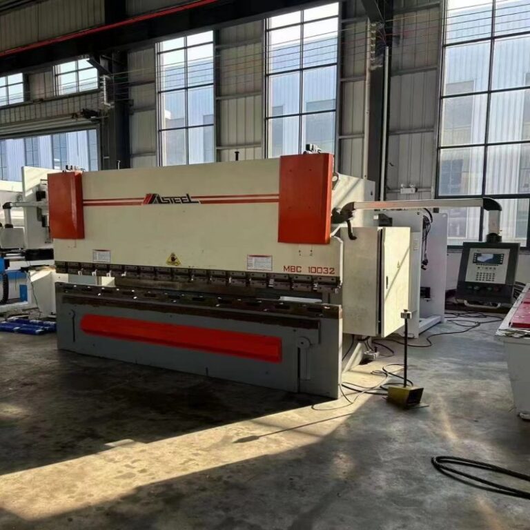 Máy ép thủy lực CNC 100T3200 với Delem DA56S