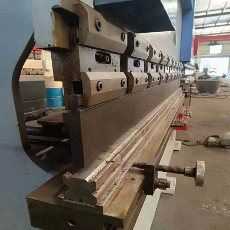 Used YAWEI 40T2500 Press Brake