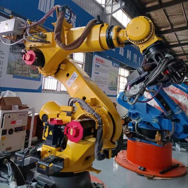 Ojetý robot FANUC R-2000IC270F na prodej