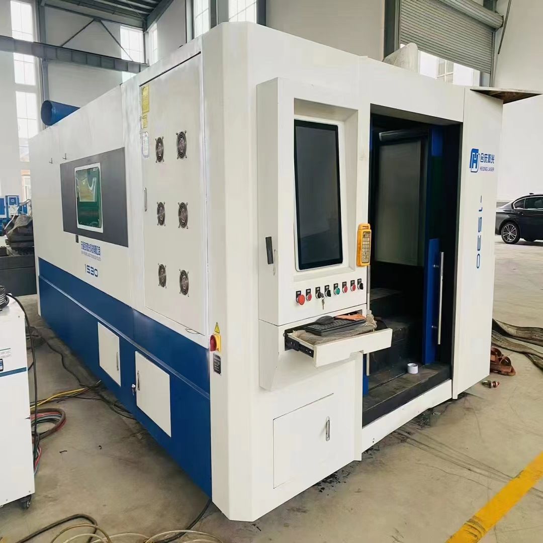HQ-LCF3000-1530GDM Laser cutting machine HQ-LCF3000-1530GDM Laser cutting machine