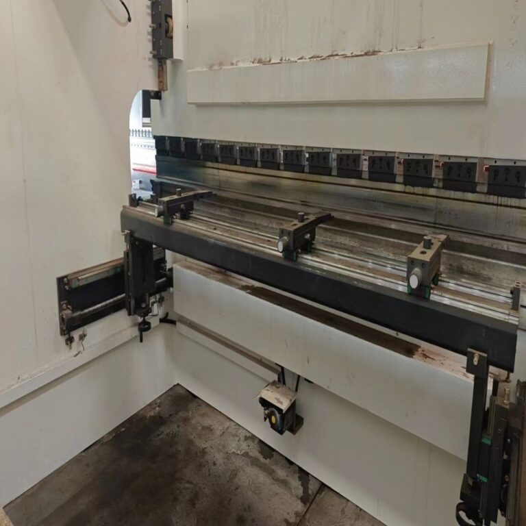 ADH 220T3200 Powerful Press Brake