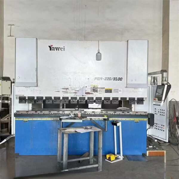 YAWEI 220T3100 With DA53T Press Brake