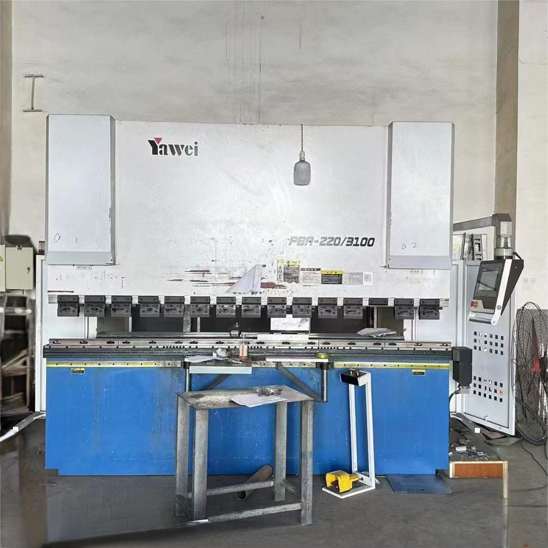 DA53T 프레스 브레이크가 장착된 YAWEI 220T3100 DA53T 프레스 브레이크가 장착된 YAWEI 220T3100