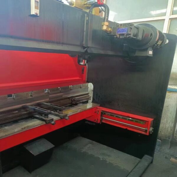 YANGLI 40T2000 Press Brake
