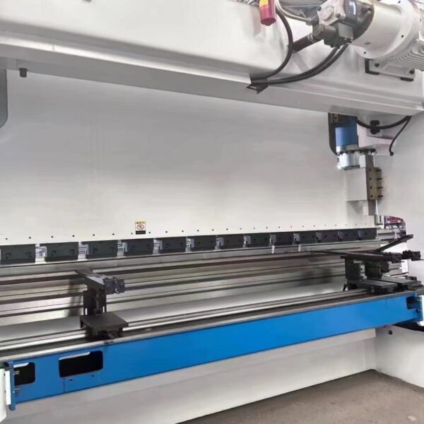 Used YAWEI 300T3100 Press Brake