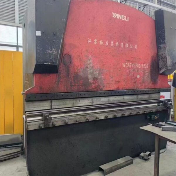 Used YANGLI 200T4000 Press Brake