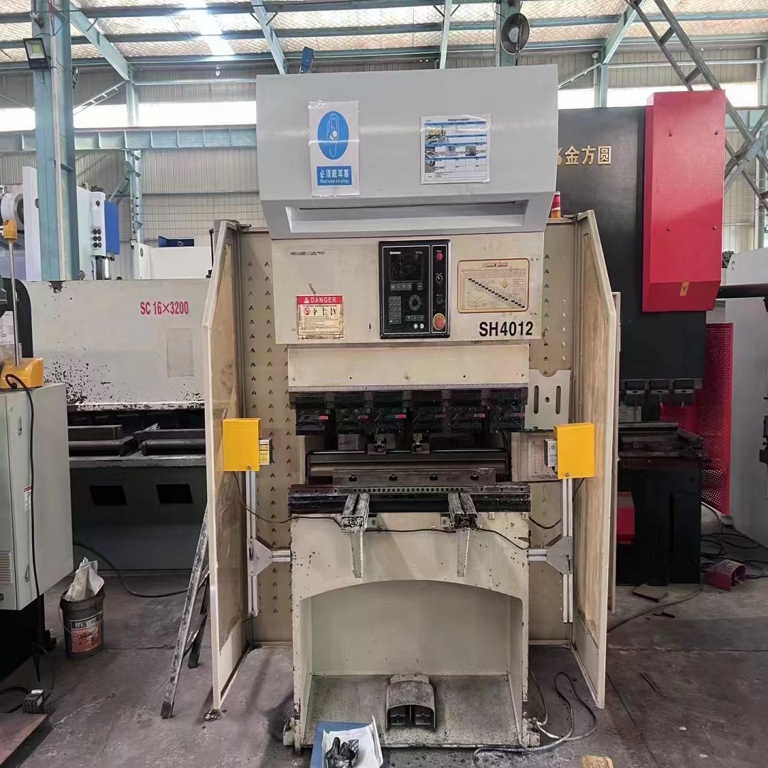 ACCERPRESS 40T1200 High-end Press Brake ACCERPRESS 40T1200 High-end Press Brake