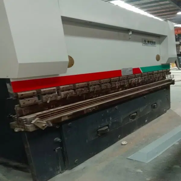 YAWEI 100T3200 With TP10S Press Brake