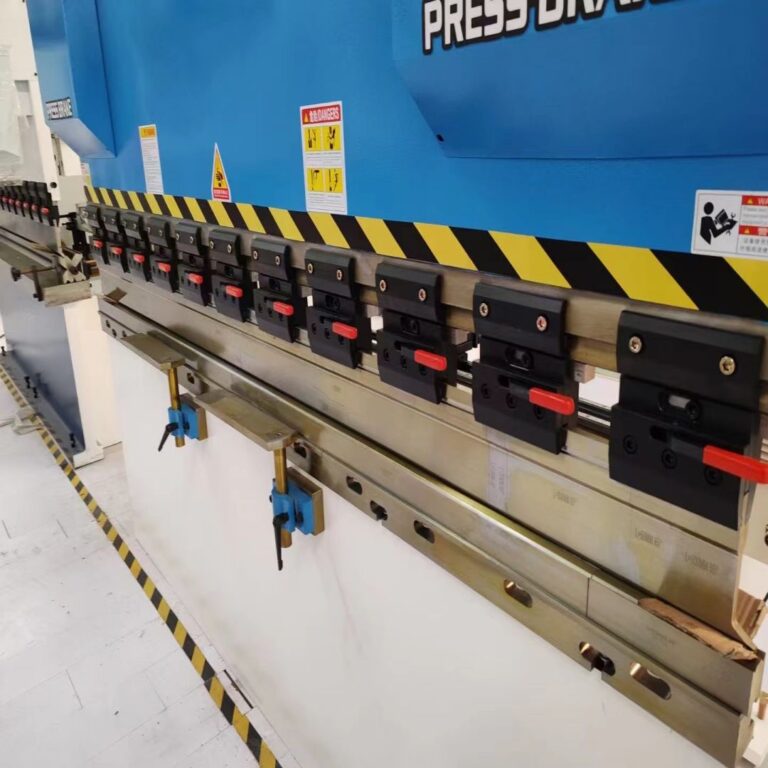 VIGERT 63T2500 Leistungsstarke CNC-Abkantpresse