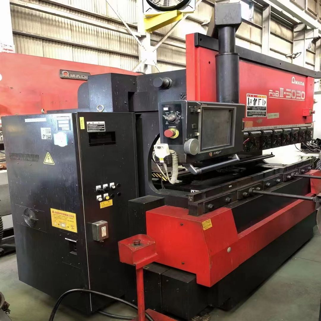 Presse plieuse haut de gamme AMADA FBD5020 Presse plieuse haut de gamme AMADA FBD5020
