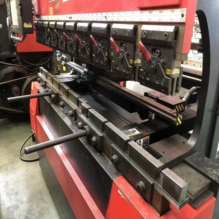 Presse plieuse haut de gamme AMADA FBD5020