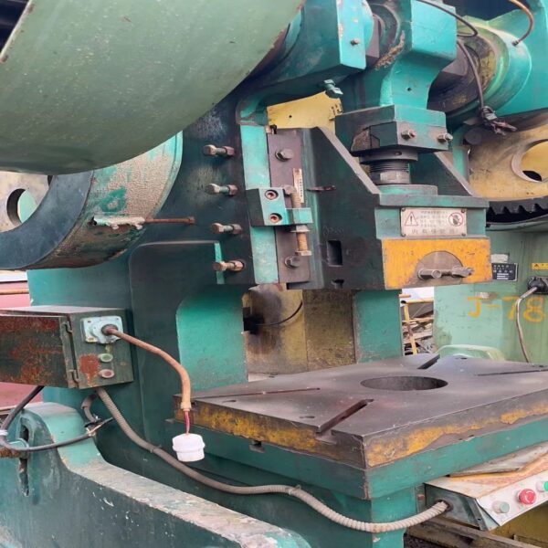 YAWEI J23-63 Punching machine