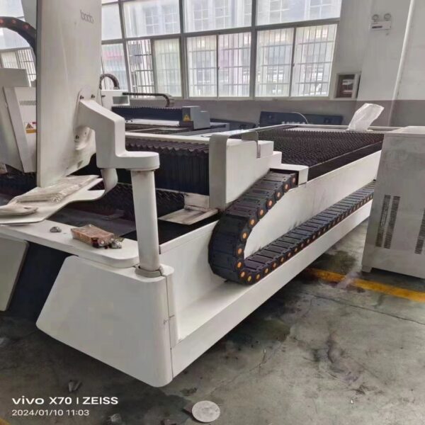 Macchina per taglio laser BODOR 3000W4015