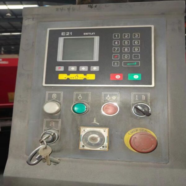 Pressa piegatrice YAWEI 63T2500 NC