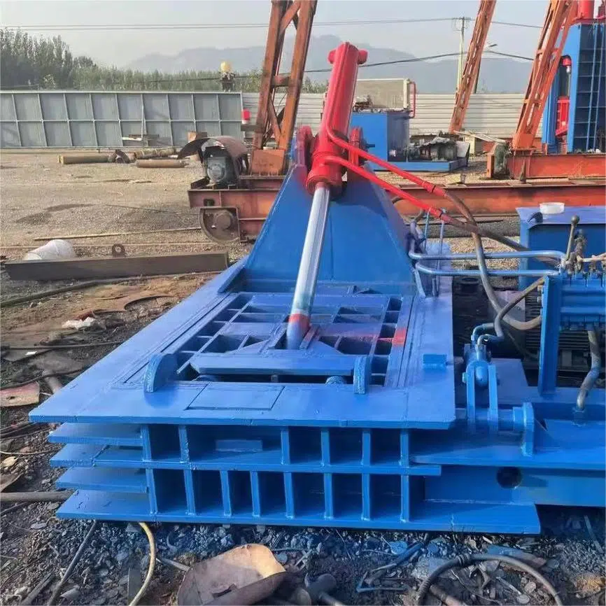 Y81D-200 Hydrauliczna maszyna do prasowania metalu Y81D-200 Hydrauliczna maszyna do prasowania metalu