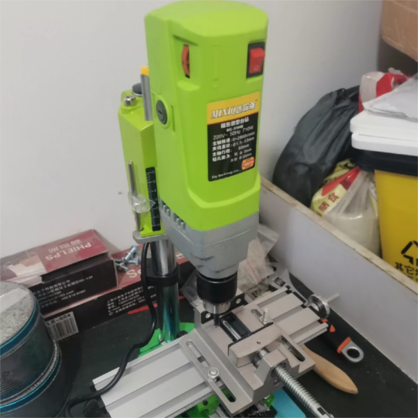 Сверлильно-фрезерный станок мощностью 710 Вт