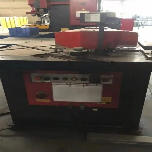 AMADA CSW-250 Hydraulic Notcher