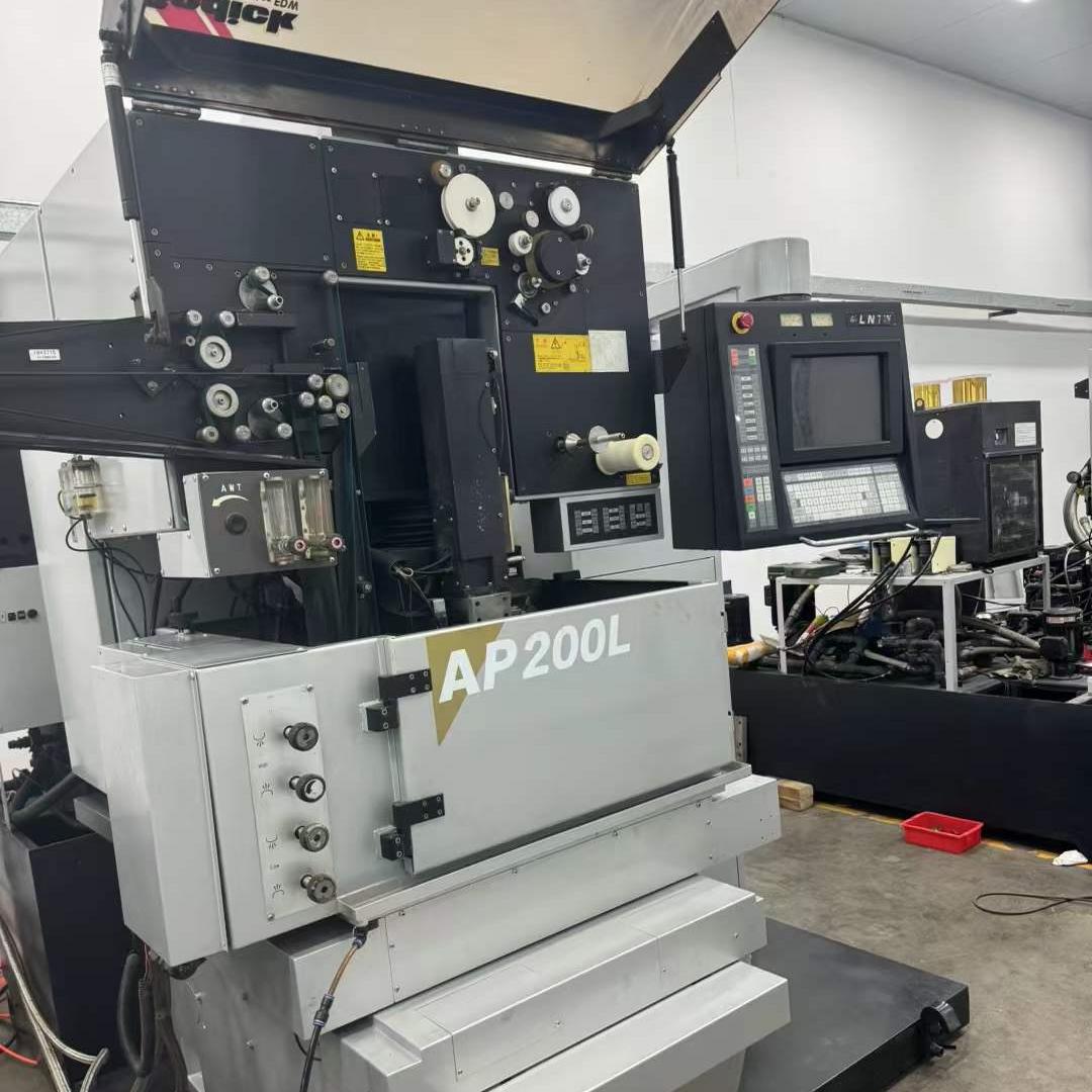EDM de fio SODICK AP200L usado EDM de fio SODICK AP200L usado
