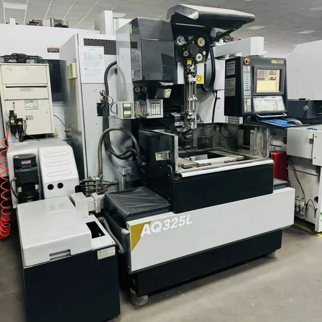 Máquina de eletroerosão a fio SODICK AQ325L usada Máquina de eletroerosão a fio SODICK AQ325L usada