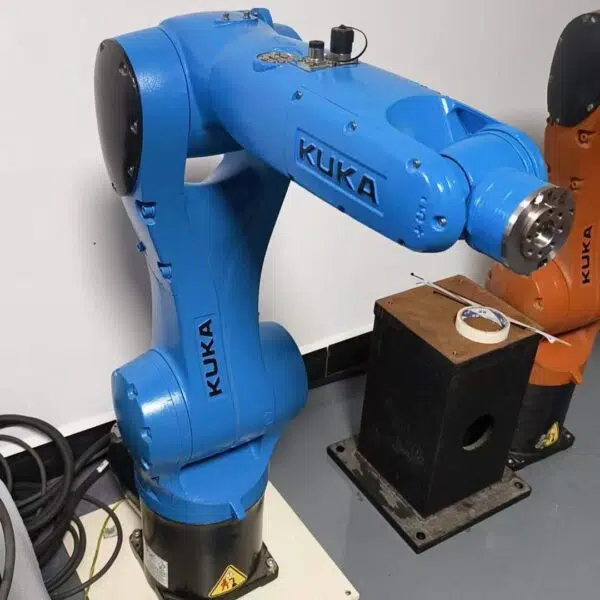 Gebrauchter KUKA KR6R900 Fabrikroboter
