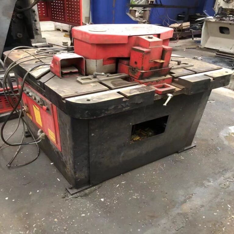 AMADA CSHW-220 Notching Press