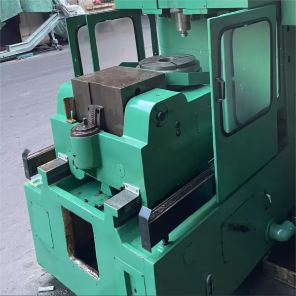 Máquina formadora de engranajes B635A