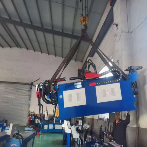 Macchina piegatubi per tubi DW50CNC